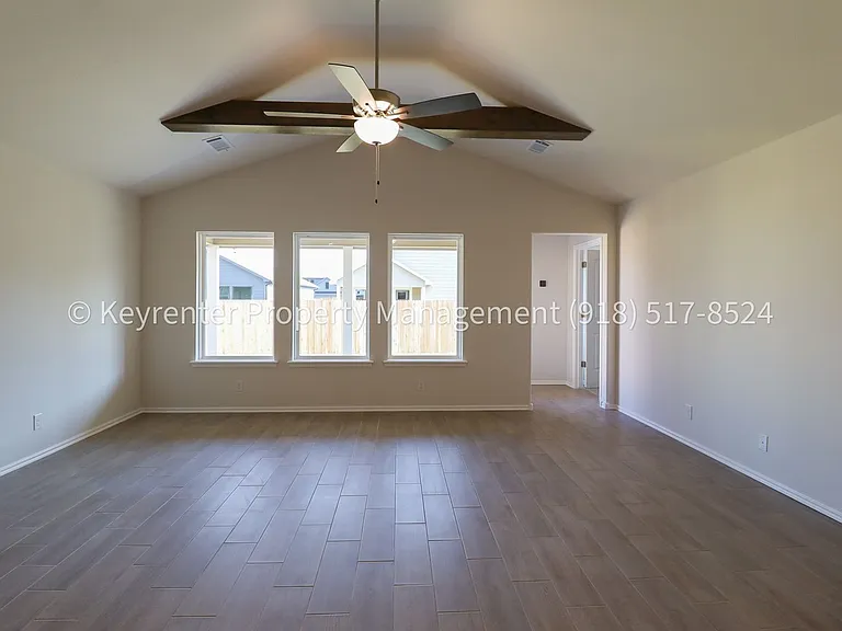 4500 W Winston St — Photo 19