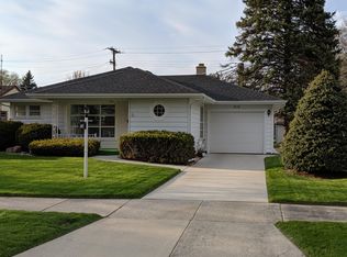 516 Shoreland Dr, Racine, WI 53402