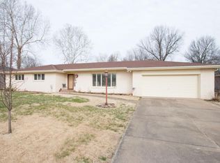 2705 S Luster Ave, Springfield, MO 65804