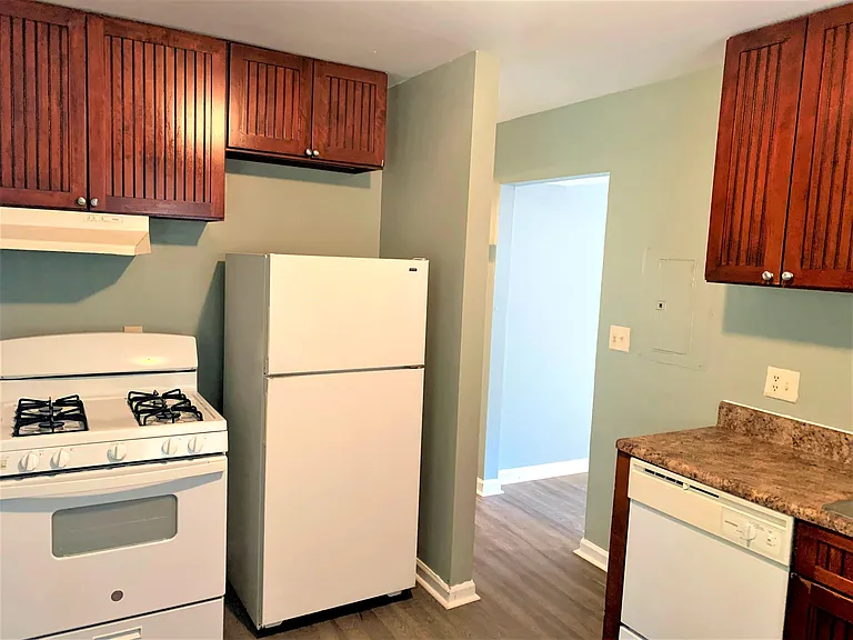 1031 Curran St NW — Photo 37