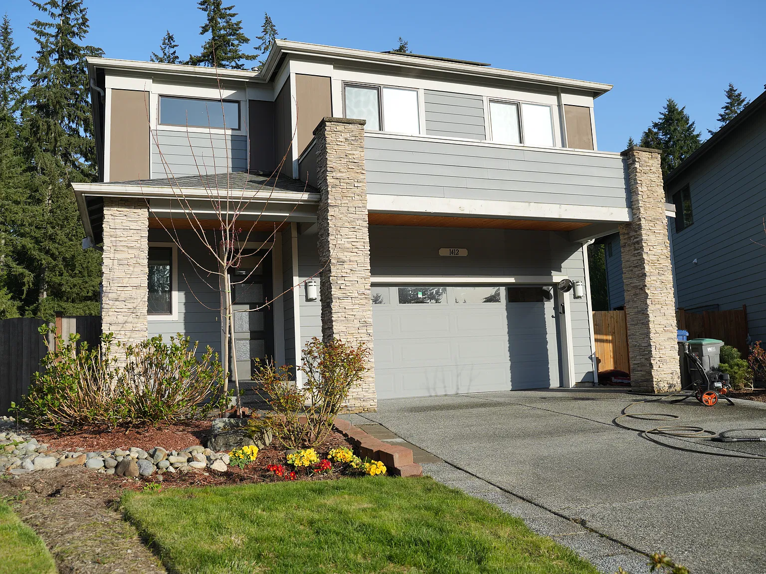 4 bed, 2.5 bath, 2127 sqft, $3,850 — Photo 2