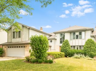 1800 Newport Rd, Downers Grove, IL 60516