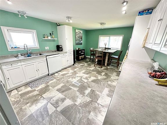 4th image of 1742 Coteau Ave