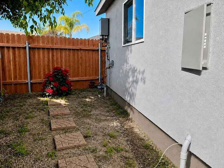1609 W Badillo St #A — Photo 8