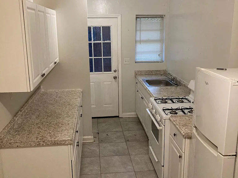 496 Boulevard Pl NE #5 — Photo 5