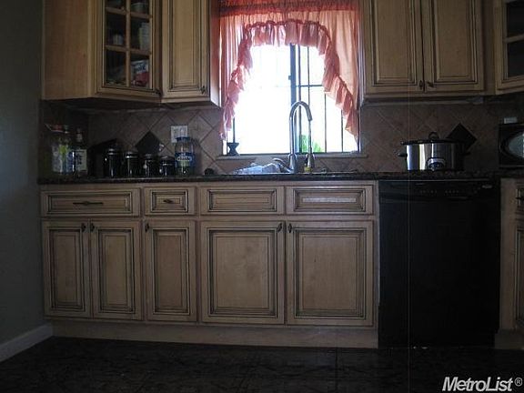 5th image of 310 Berkshire Ln