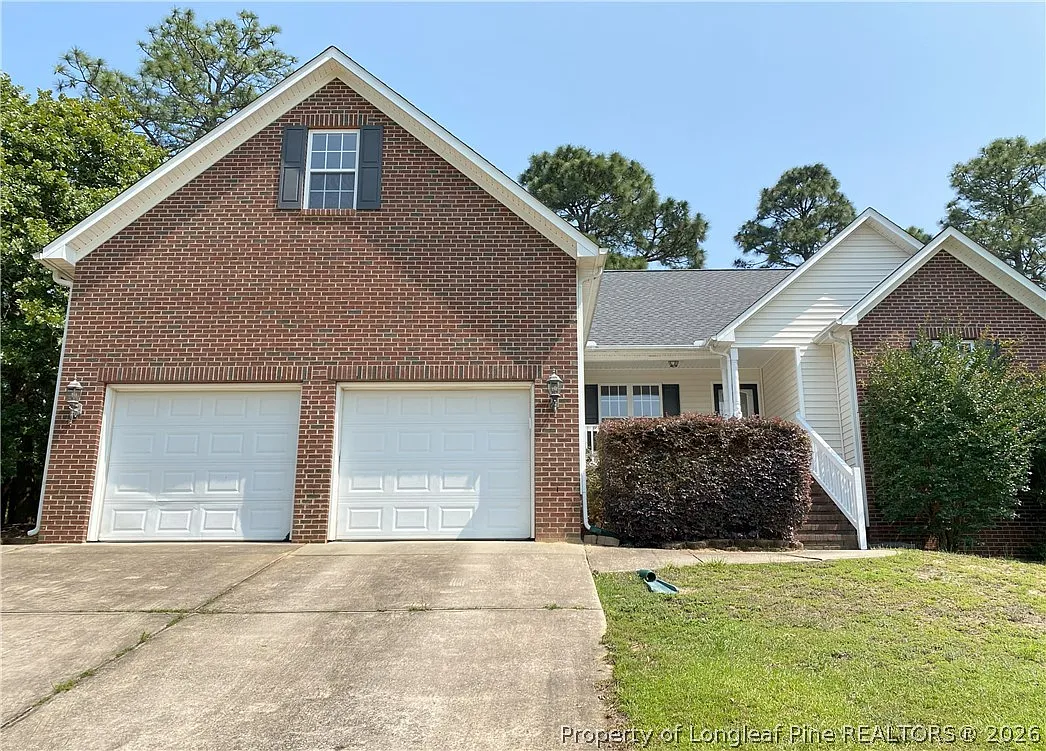 3 bed, 2.0 bath, 2176 sqft, $2,050 — Photo 1