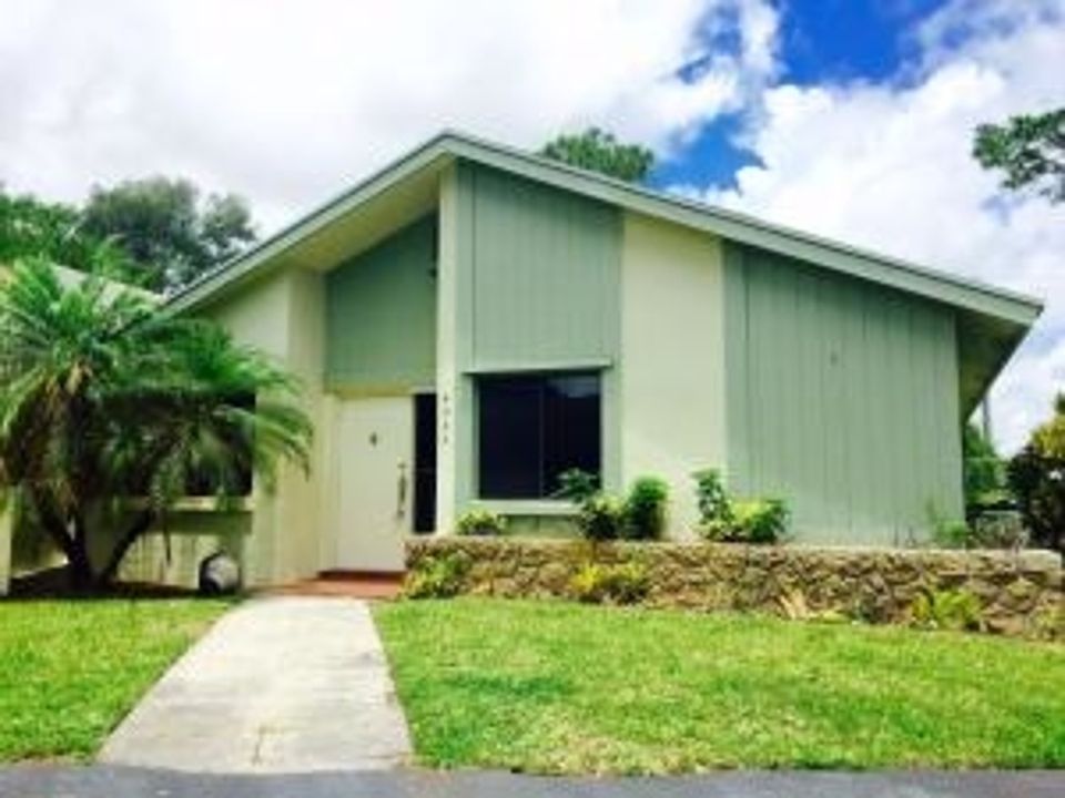 1st image of 4325 Palm Forest Dr N
