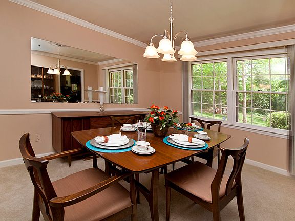 5th image of 6109 Carriagehouse Ln