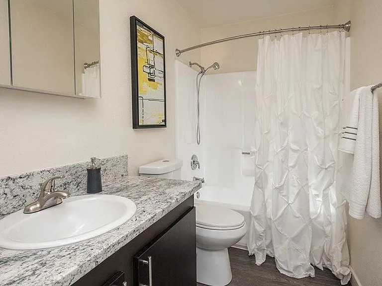Parkwood Apartments — Photo 11