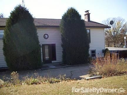 Front of house : faces north