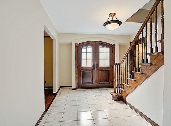 3rd image of 870 Saint Andrews Way