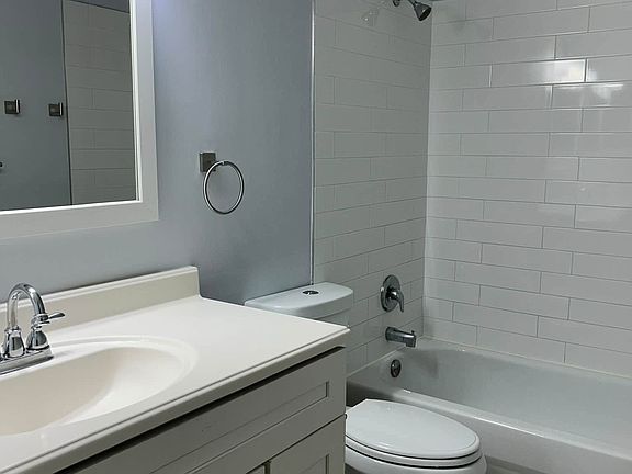 5th image of 7669 SE James St