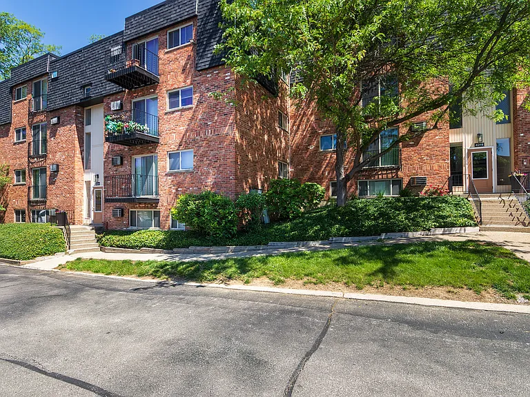 Romaine Court — Photo 32