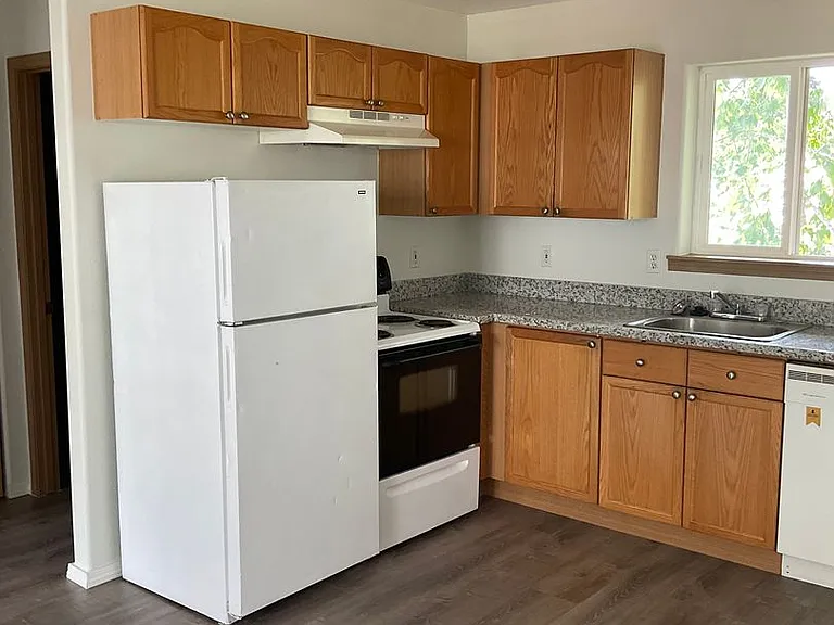 Ascot Place Apartments — Photo 2