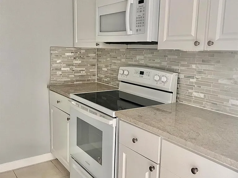 2309 S Federal Hwy #10 — Photo 4