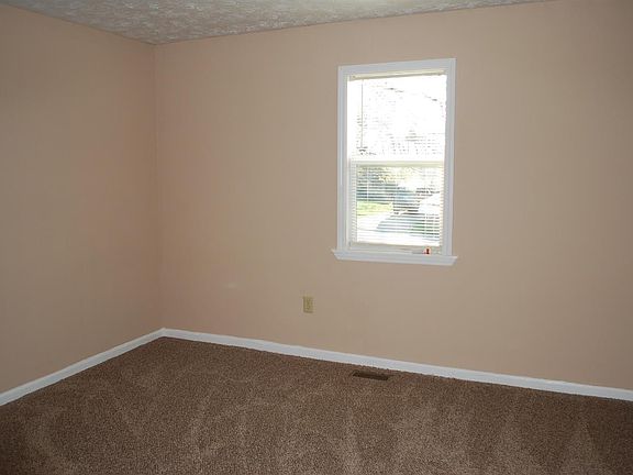 5th image of 105 Honeysuckle Ct