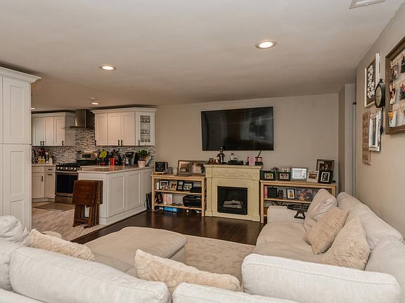 4th image of 87 Glen Hollow Dr