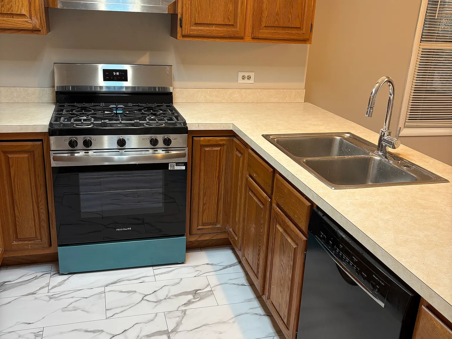 2 bed, 1100 sqft, $2,600 — Photo 3