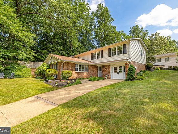 2nd image of 8611 Grosvenor Ct