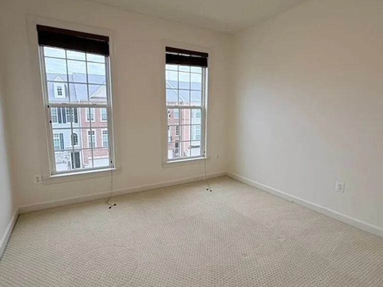121 Autumn View Dr — Photo 32