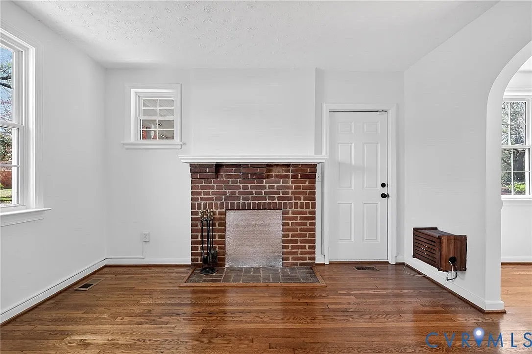 3 bed, 1305 sqft, $1,800 — Photo 3