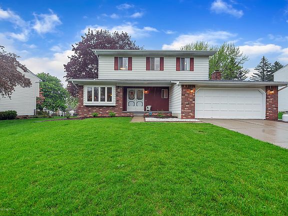 3rd image of 5012 Applewood Dr