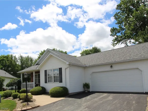 13 Hedgerows, New Middletown, OH 44442