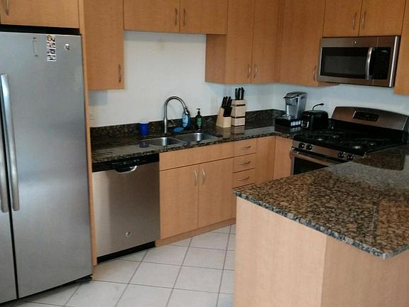 3rd image of 6224 W Balmoral Ave APT 2