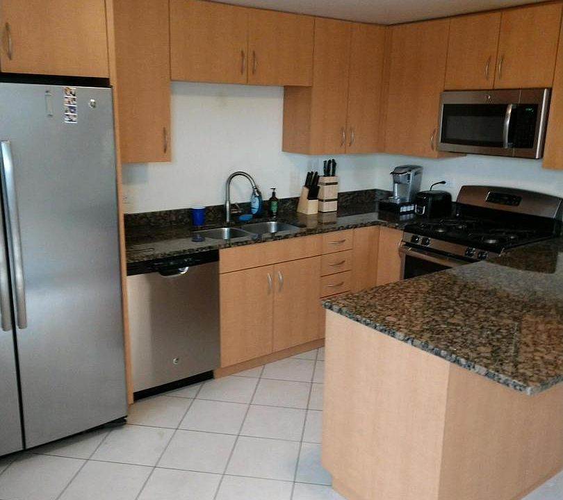1st image of 6224 W Balmoral Ave APT 1R