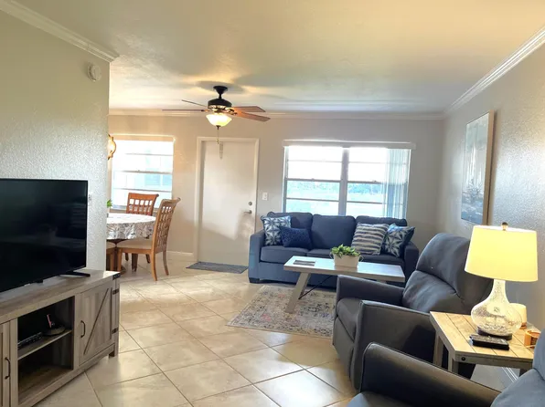 34 Pine Arbor Lane #205, Vero Beach, FL 32962