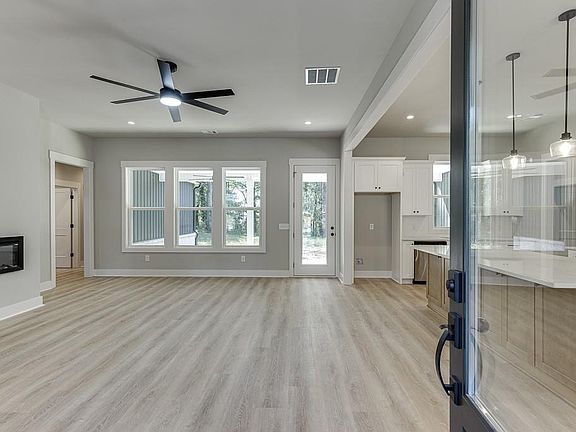 4th image of 115 Rains Rd