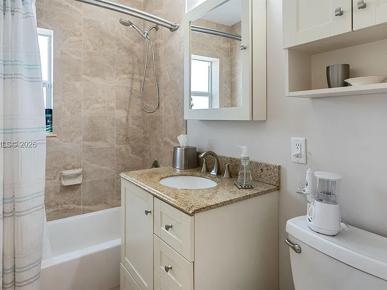 2549 NE 27th Ave — Photo 16
