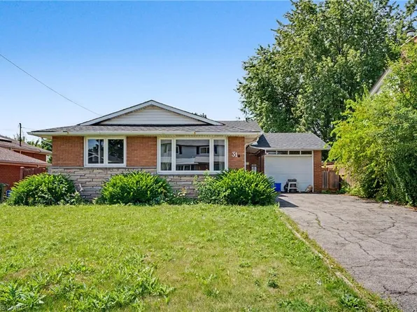 31 Darlington Dr, Hamilton, ON L9C 2L8