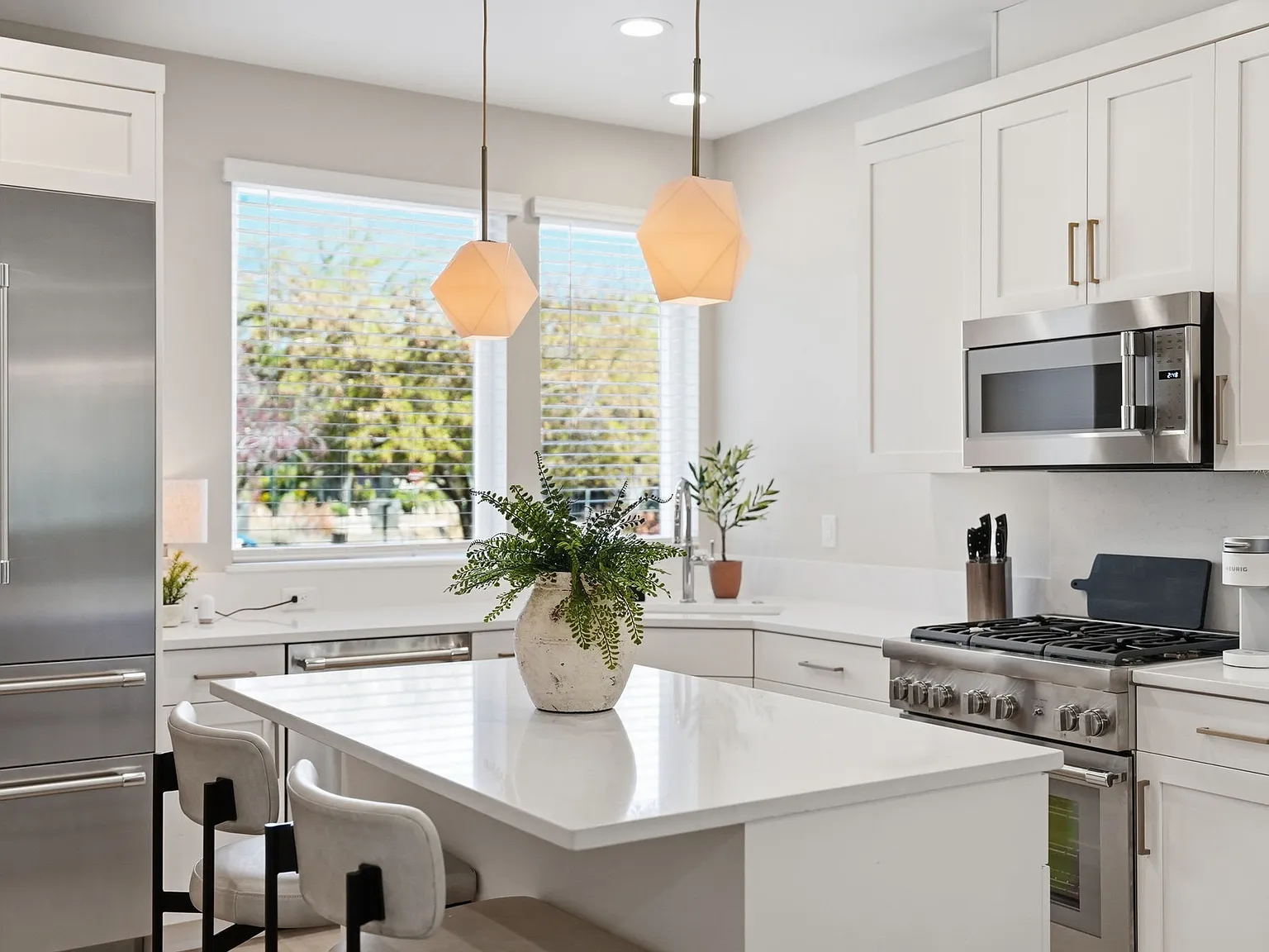 2 bed, 2.5 bath, 1265 sqft, $3,550 — Photo 2