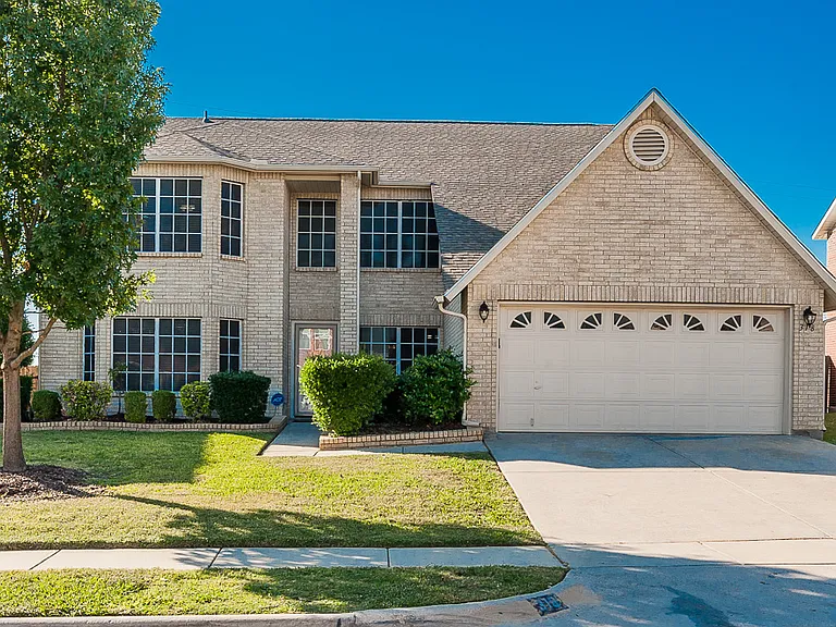 318 Kissimmee Dr — Photo 1