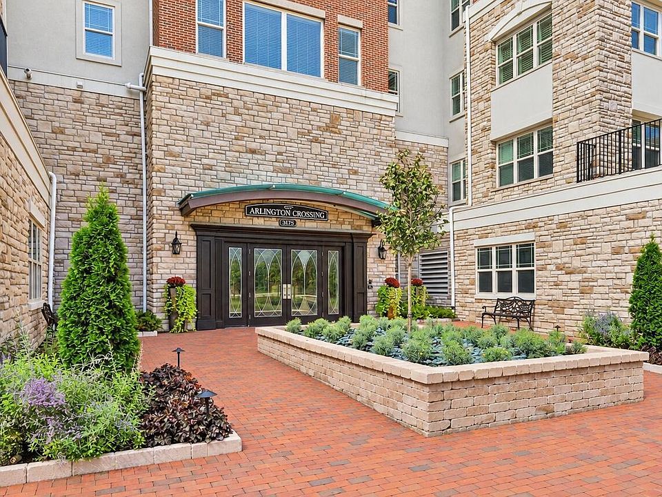 1st image of 3175 Tremont Rd #206