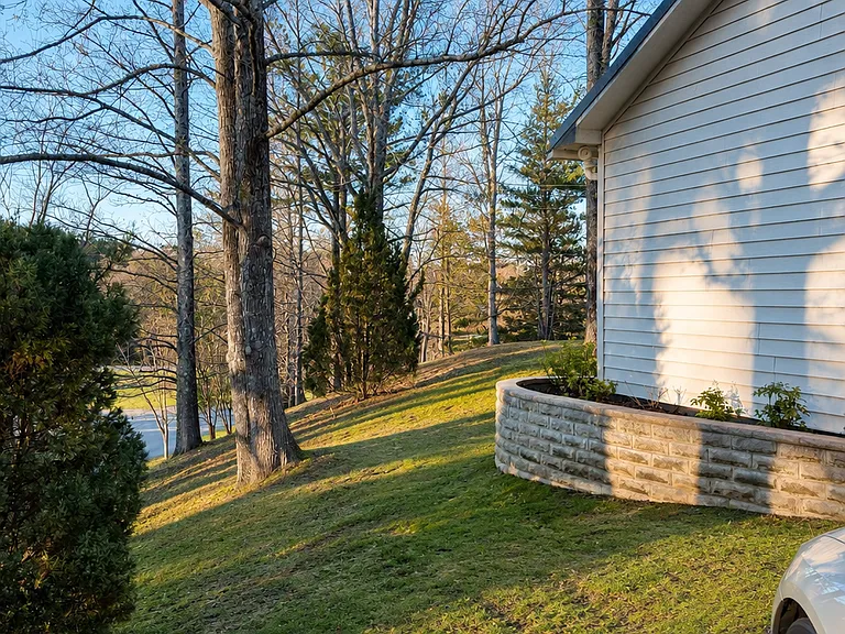 813 Highway 6 W — Photo 2