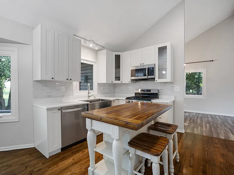 615 Chester Ct E — Photo 13