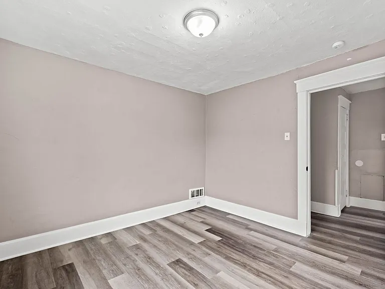1108 Main St — Photo 10