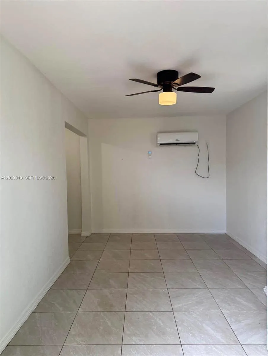 Building Photo - 1360 NW 9th St #1
