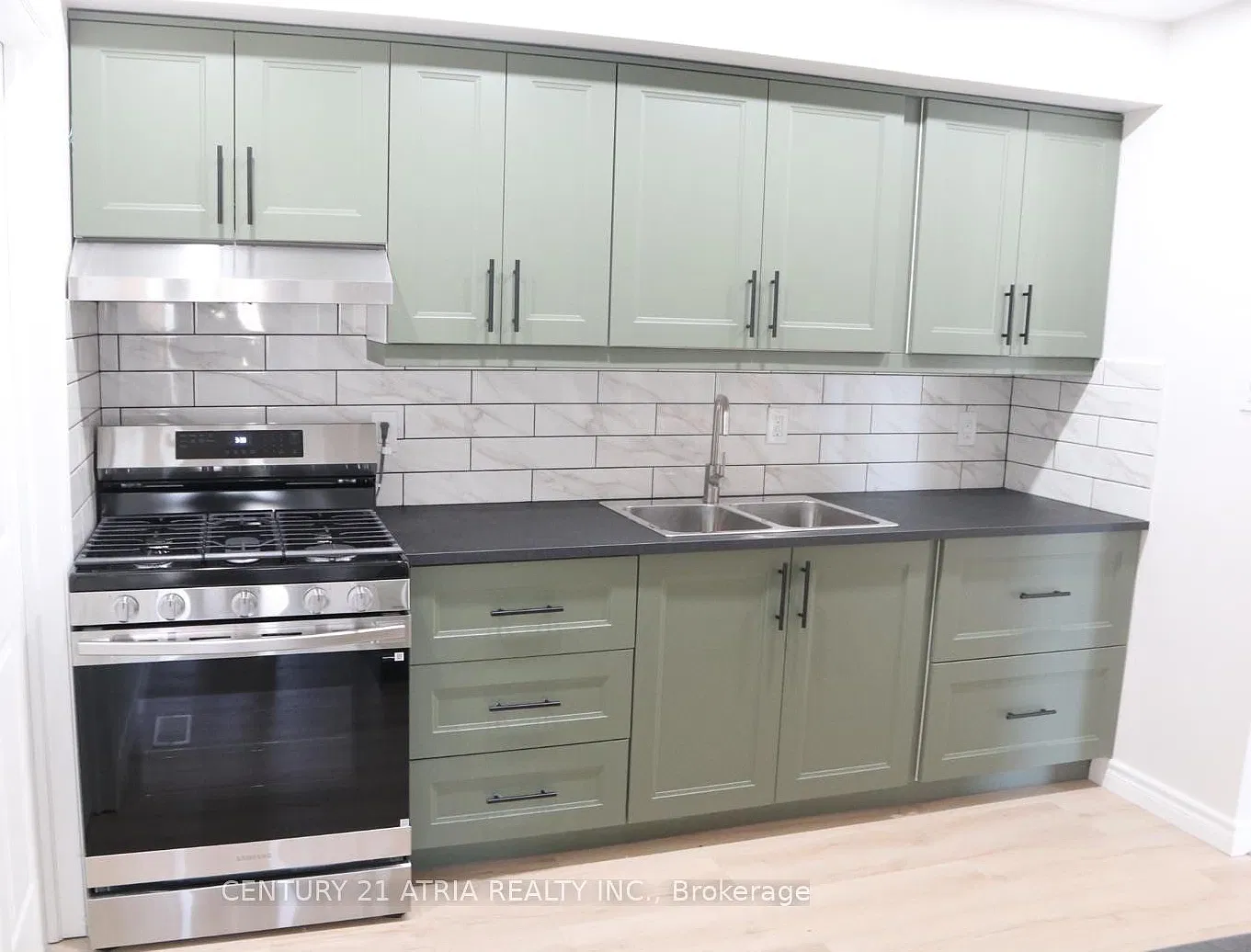 4 bed, $2,250 — Photo 1