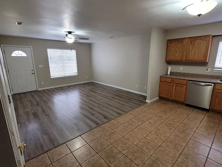 416 Shade Tree Ln — Photo 10