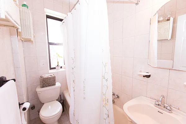Sold by Re/Max In The City | media 27