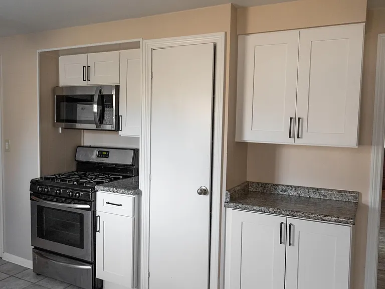 24777 Highland Rd — Photo 7