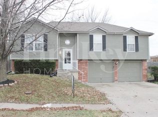 539 NE Summit Dr, Blue Springs, MO 64014
