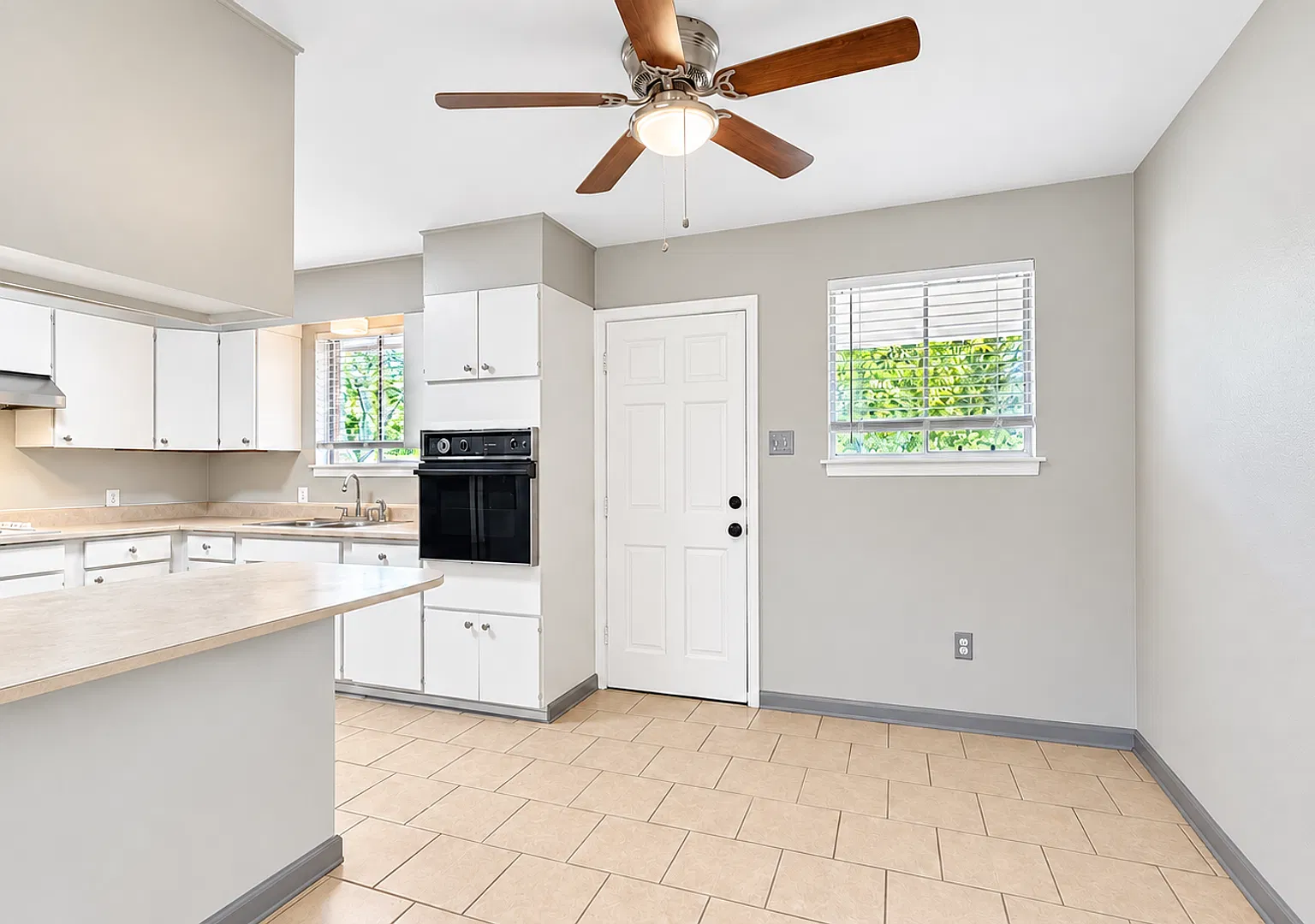 3-bedroom, 2-bathroom home near Highland/Perkins | Available now! — Photo 2