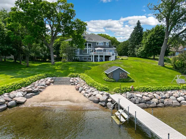 2732 Caroline Ave, Wayzata, MN 55391