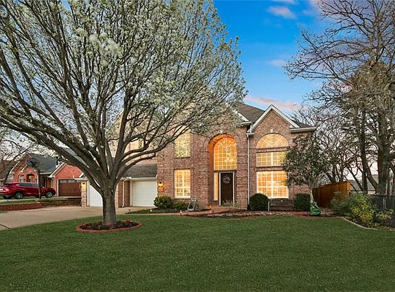3rd image of 2700 Crestwood Ln