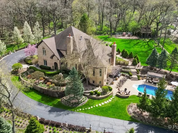 10018 Haegers Bend Rd, Algonquin, IL 60102